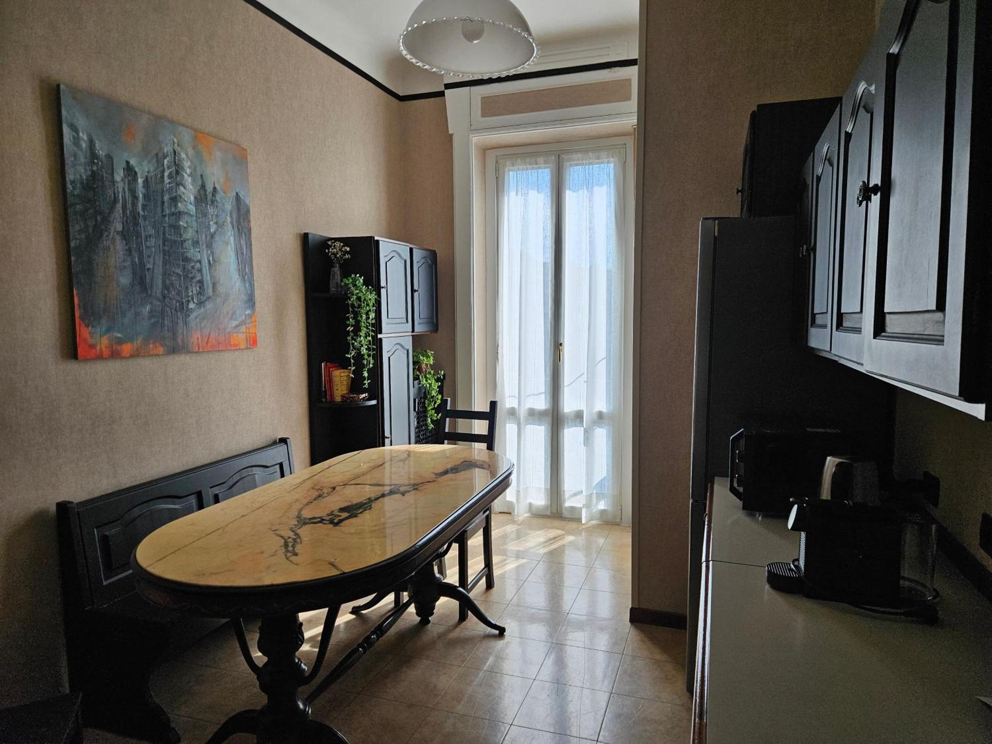 Homegallery - Elegante Appartamento Milanese Luaran gambar