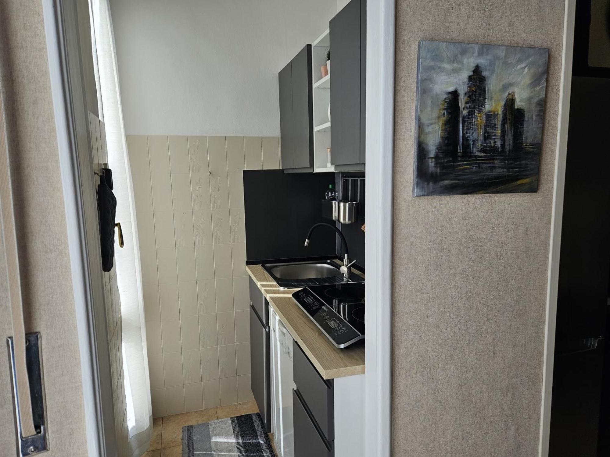 Homegallery - Elegante Appartamento Milanese Luaran gambar